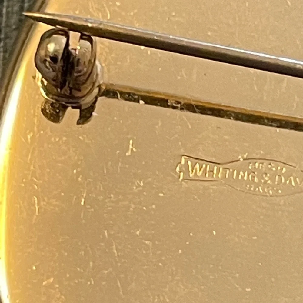 Whiting & Davis Vintage Gold Oval Brooch with 18th C Romantic Scene - Picture 8 of 10